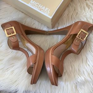 NIB Michael Michael Kors LeatherAmanda T-Strap Platform High Heel Sandals